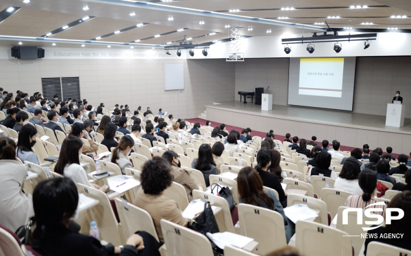 NSP통신-지난 7일 대구과학대학교 영송홀에서 시행된 코로나19 대응 대면수업 운영 교직원 사전연수에서 교직원들이 교육을 받고 있다. (대구과학대학교)