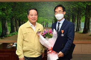 [NSP PHOTO]담양군농업기술센터 이철규 과장, 대한민국 공무원상 근정포장 수상