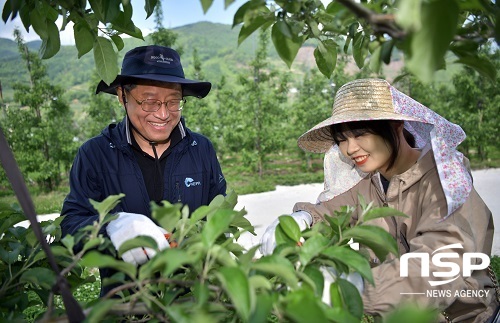 [NSP PHOTO]장수군, 봄철 농촌일손돕기 구슬땀