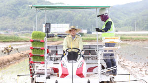 [NSP PHOTO]주낙영 경주시장, 모내기철 현장 농심 격려