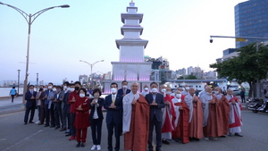 [NSP PHOTO]포항불교사암연합회, 불기 2564년 부처님 오신 날 봉축탑 점등 법요식 봉행