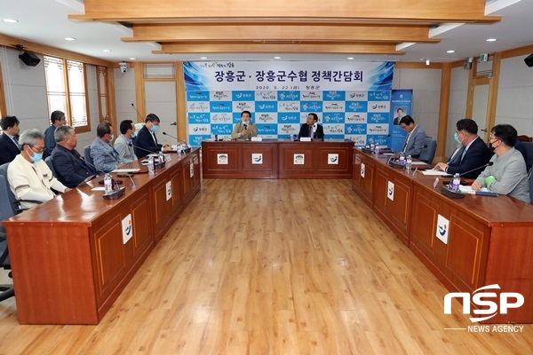 NSP통신-장흥군이 최근 장흥군수협과 가진 수산정책간담회. (장흥군)