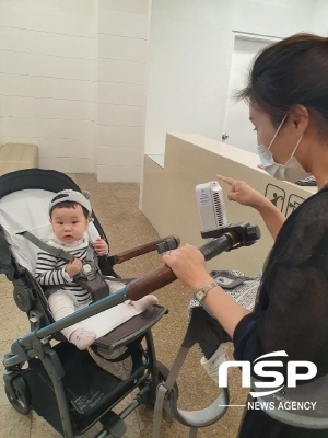 NSP통신-롯데백화점 포항점은 영·유아를 동반한 고객을 대상으로 휴대용 공기 청정기 대여 서비스 를 제공하고 있다. (롯데백화점 포항점)
