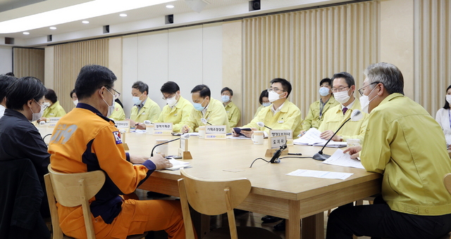 NSP통신-27일 오후 코로나19 대응 긴급 방역점검회의가 진행되고 있다. (경기도)