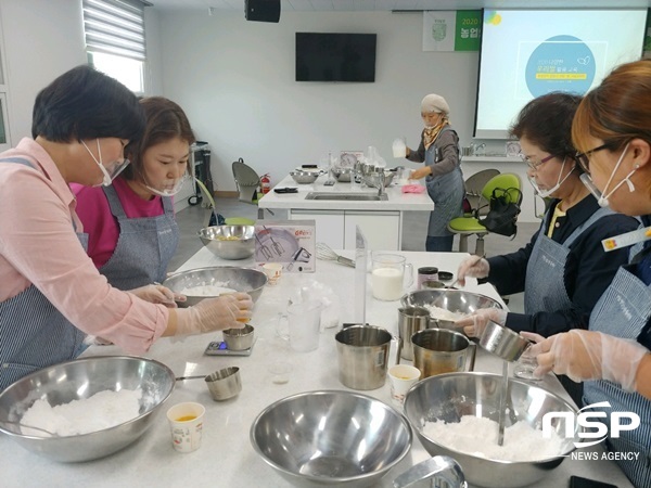NSP통신-담양군이 최근 실시한 쌀 가공 상품화 실습교육. (담양군)