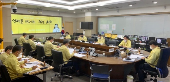 NSP통신-29일 성남시가 공공시설 운영 중단 관련해 시청에서 긴급 회의를 개최하고 있다. (성남시)