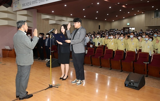 NSP통신-▲태안군 전 직원이 적극행정 실천 다짐에 나섰다. (태안군)