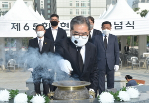 [NSP PHOTO]이재정 경기도교육감,  제65회 현충일 호국영령 넋 기려