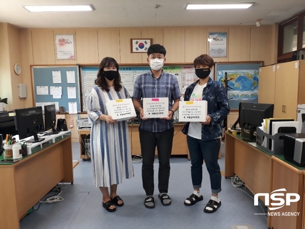 NSP통신-지난 15일 울릉 보물섬프리마켓 회원들이 직접 만든 마스크 140장을 울릉초등학교에 전달했다. (울릉교육지원청)