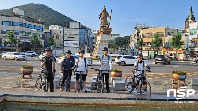 NSP통신-진남관(여수시)에 도착해 기념촬영을 하고 있다. (고흥 녹동중학교)