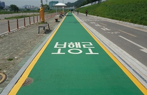 [NSP PHOTO]서울 양천구, 안양천 보행자도로 확장·재포장 완료