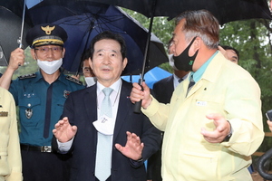 [NSP PHOTO]이재강 경기도 평화부지사, 정세균 총리와 김포 대북전단 살포현장 점검