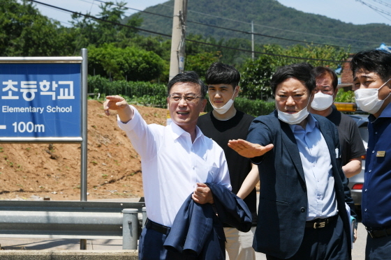 NSP통신-정하영 김포시장이 통진읍에서 현장행정을 하고 있다. (김포시)