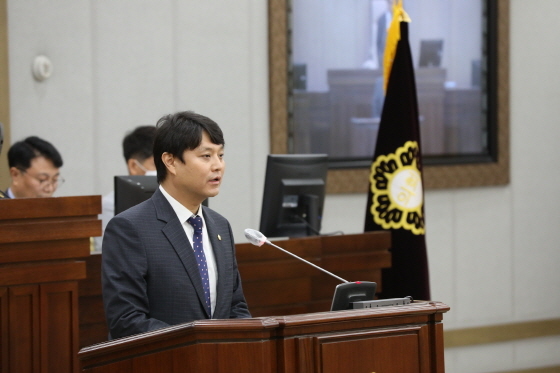 NSP통신-1일 신임 의장으로 선출된 조석환 의원이 발언을 하고 있다. (수원시의회)
