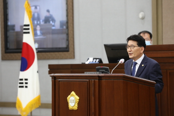 NSP통신-1일 신임 부의장으로 선출된 김기정 의원이 발언을 하고 있다. (수원시의회)