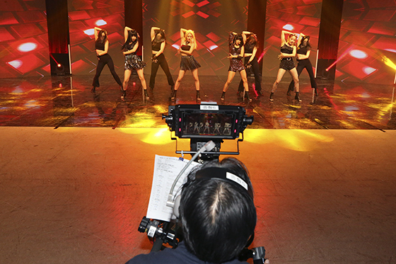 NSP통신-사진은 15일 저녁 7시(한국시간)에 진행될 KT Live Stage 글로벌 생중계 방송의 사전 리허설 현장. (KT)