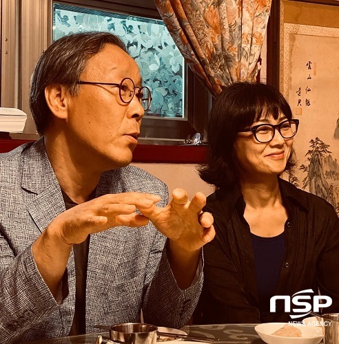 NSP통신-아트페스타 in 제주를 설명하고 있는 김해곤 총감독, 서인희 운영위원장(왼쪽부터)
