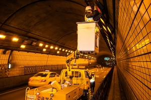 [NSP PHOTO]구룡터널, LED 조명 전면교체 작업...8월 13일까지 1차선 교통통제