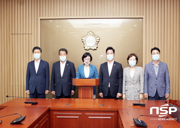 NSP통신-예천군의회에서는 지난 21일 의회 특별위원회실에서 대구·경북 통합신공항 이전지 선정을 촉구하는 성명서를 발표했다 (예천군의회)