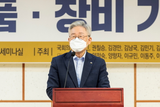 NSP통신-23일 국회의원회관에서 열린 소부장산업 육성방안 토론회에서 이재명 경기도지사가 발언하고 있다. (경기도)