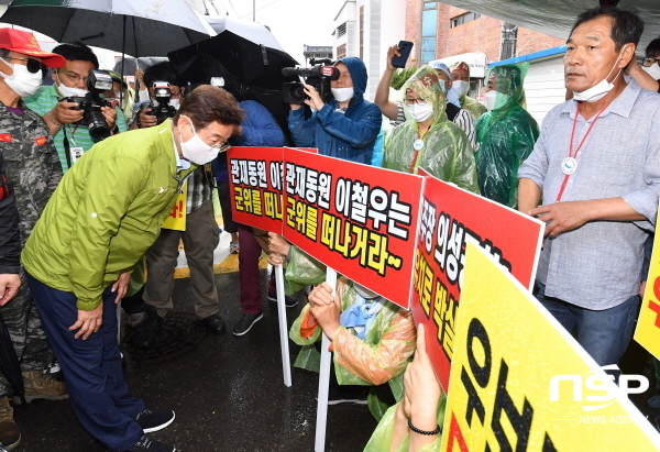 NSP통신-이철우 경북도지사가 우보 단독유치를 주장하는 주민들에게 호소하고 있다. (경상북도)