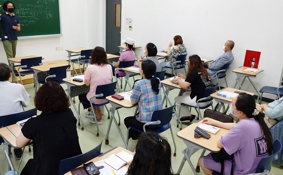 NSP통신-▲서천군이 관내 평생교육 강사를 대상으로 온라인 동영상 강의 제작 특강을 진행한다. (서천군)