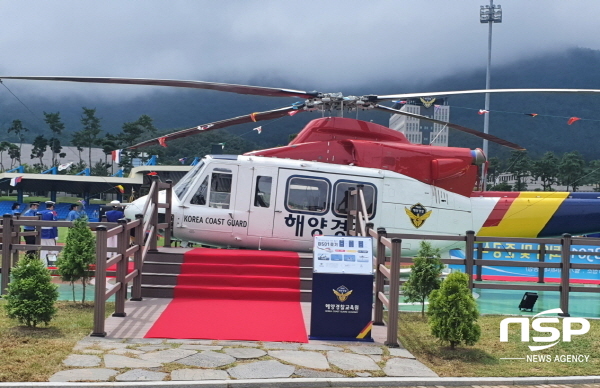 NSP통신-해양경찰에서 최초로 도입한 헬기가 퇴역식과 함께 여수 해양경찰교육원에 전시되어 있다. (서순곤 기자)