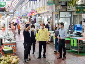 [NSP PHOTO]조봉환 소진공 이사장, 침수 피해 대전 태평전통시장 찾아 상인들 위로