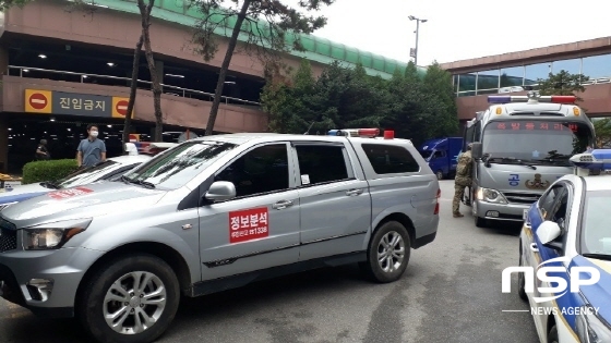 NSP통신-7일 폭발물 신고가 접수된 A이마트에 군부대와 경찰이 출동해 현장점검을 벌이고 있다. (조현철 기자)