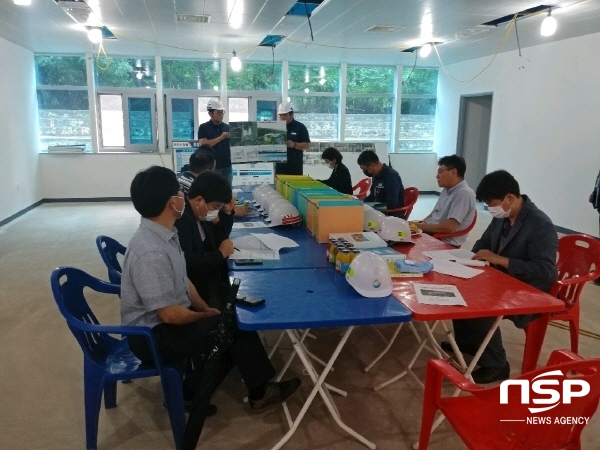 NSP통신-경상북도교육청은 7일 시설공사 명예감사관들이 경상북도교육청의성안전체험관 건립공사에 대한 일상감사를 했다 (경상북도교육청)