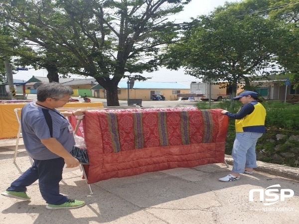 -의성군은 의성군종합자원봉사센터와 8월부터 코로나 19로 중단됐던 ‘이동세탁차량 서비스 지원’ 을 재개했다고 밝혔다. (의성군)