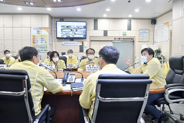 NSP통신-18일 재난안전대책본부 회의에서 임병택 시흥시장이 발언하고 있다. (시흥시)