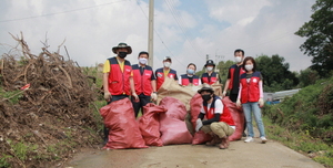[NSP PHOTO]둥글개봉사단 수해복구 하천정화 활동 나서