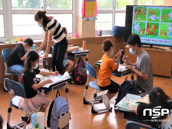 NSP통신-경상북도교육청은 코로나 19로 인한 학습 격차 해소를 위해 1수업 2교사제 운영을 학교 상황에 적합하게 맞춤형으로 지원을 확대한다고 4일 밝혔다 (경상북도교육청)