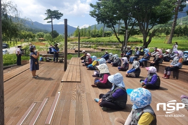 NSP통신-대한노인회 봉화군지회는 지난 4일 백두대간수목원 내 야외교육장에서 수목관리 기간제 근로자 45명 대상으로 노인취업 재희망교육을 실시했다. (대한노인회 봉화군지회)