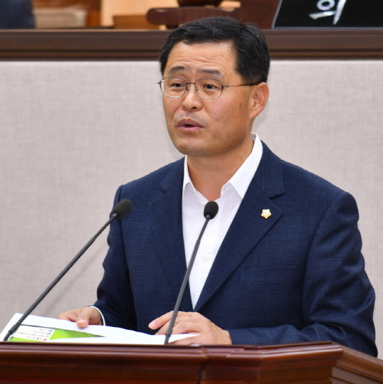 NSP통신-여수시의회 김종길 의원이 발언하고 있다. (여수시의회)