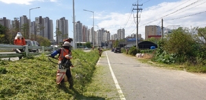 [NSP PHOTO]김포시, 추석 맞아 도로변 제초 환경정비 실시