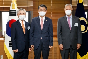 [NSP NEWS Image]은성수 금융위원장, 빌 윈터스 SC그룹 CEO 면담…포스트 코로나 금융산업 논의