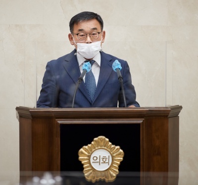 NSP통신-본회의장에서 5분 자유발언하는 윤원균 용인시의원. (용인시의회)