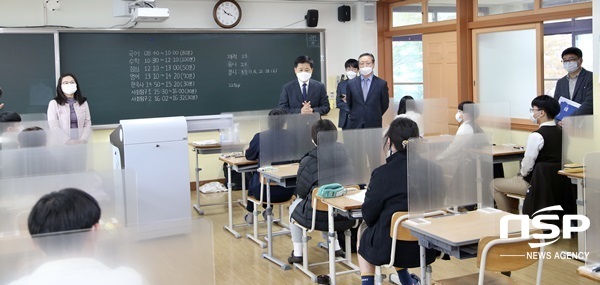 NSP통신-장석웅 전라남도교육감이 27일 남악고를 찾아 고3 수험생들을 격려하고 있다. (전남교육청)
