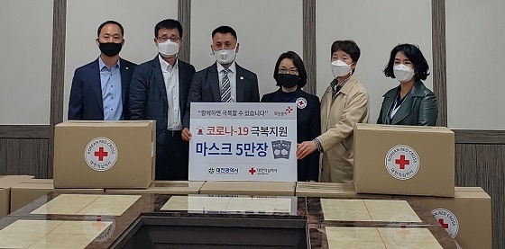 NSP통신-▲대전시가 대중교통 운수종사자에게 마스크를 전달했다 (대전광역시)