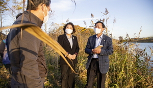 [NSP PHOTO]안산시의회 도시환경위, 시화호 불법 어로 파악 현장활동 실시