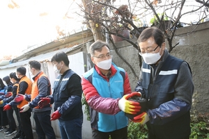 [NSP PHOTO]저축은행중앙회‧7개 금융기관, 소외계층에 사랑의 연탄 전달