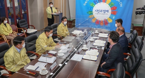 NSP통신-▲당진시가 농어촌 친환경 스마트쉼터 설치사업 업무 협약을 체결했다. (당진시)