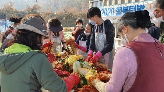 NSP통신-농업기술센터 김치 체험교육 모습 (고양시)
