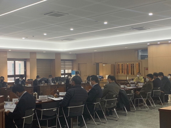 NSP통신-김포시청 참여실에서 미세먼지 저감을 위한 연구 용역 중간보고회가 진행되고 있다. (김포시)