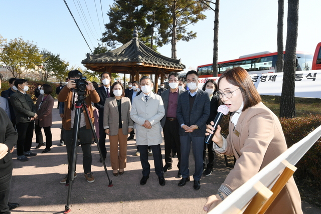 NSP통신-정하영 김포시장 경기공공버스 시승점검 모습. (김포시)