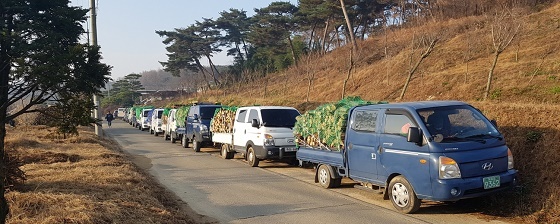 NSP통신-▲당진시가 취약계층에 겨울철 난방용 땔감을 전달했다. (당진시)
