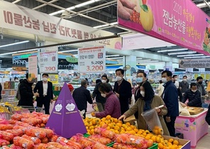 [NSP PHOTO]전남농협, 가을걷이 우수농산물 행복장터 운영 호응