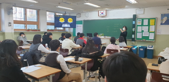 NSP통신-김포대학교 대학일자리센터가 통진고등학교를 대상으로 맞춤형 찾아가는 입사지원서 특강을 시행했다. (김포대학교)